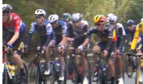 Vuelta a España: Evenepoel pidió parar la carrera en caída de Roglic