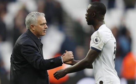 Mourinho y Dávinson Sánchez