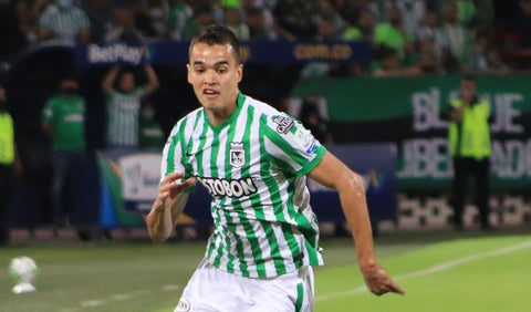 Felipe Aguilar en un partido con Atlético Nacional