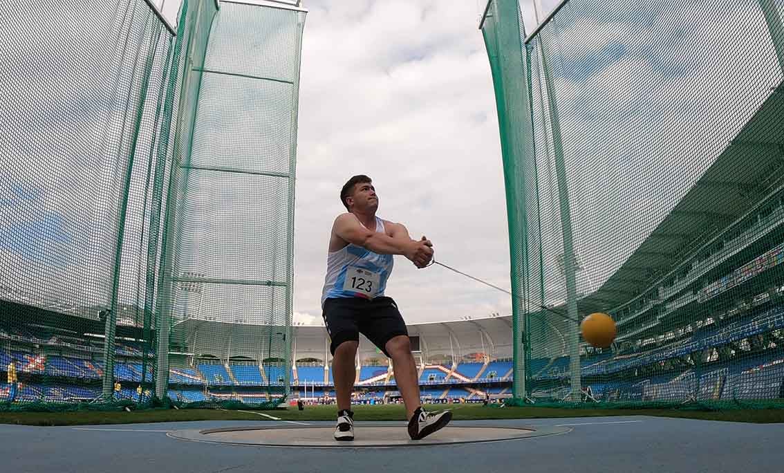 Atletismo jueves 2 diciembre salto con garrocha y lanzamiento martillo