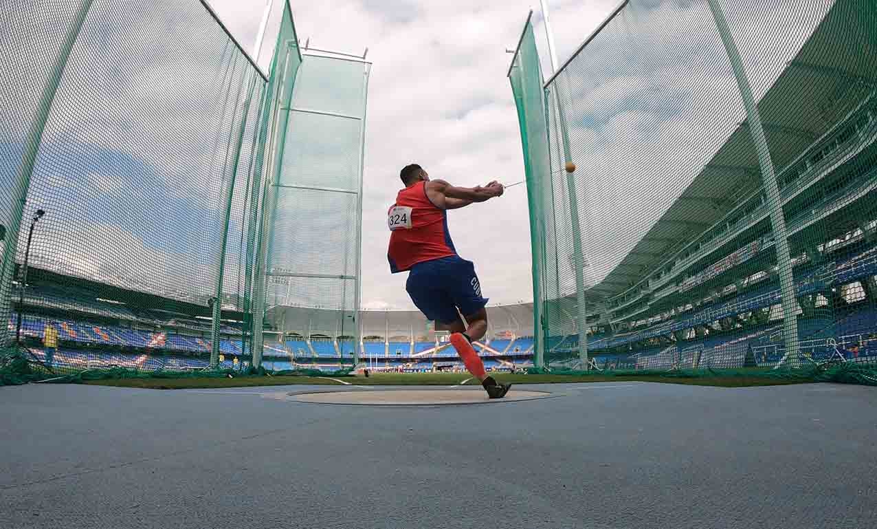 Atletismo jueves 2 diciembre salto con garrocha y lanzamiento martillo