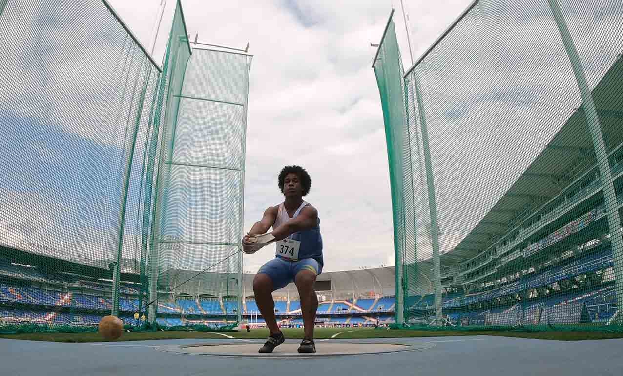 Atletismo jueves 2 diciembre salto con garrocha y lanzamiento martillo