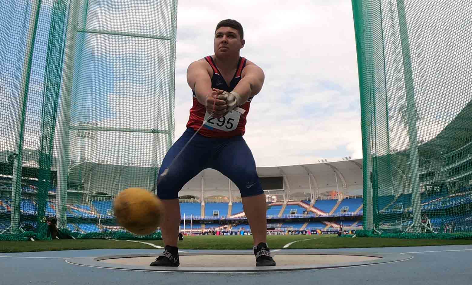 Atletismo jueves 2 diciembre salto con garrocha y lanzamiento martillo