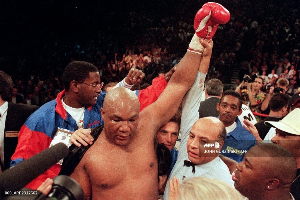 George Foreman estaba en la cima del mundo, derrotando a Michael Moorer por nocáut