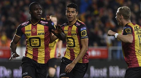 Germán Mera celebrando un gol con el Mechelen de Bélgica