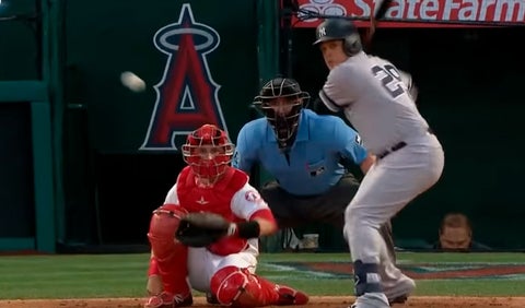 Giovanny Urshela anotando su primer jonrón con los Yankees de New York.