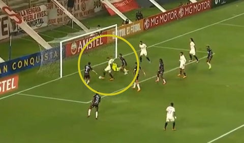 Gol de Universitario vs Santa Fe