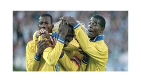 El Tino Asprilla y la Selección Colombia celebran el 5-0 a Argentina