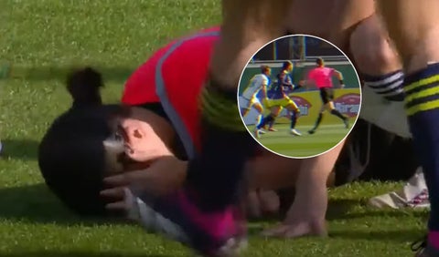 Italia vs Colombia, golpe a la árbitra