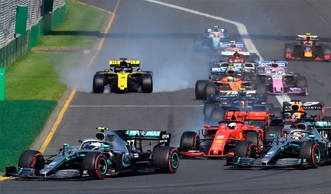 Valtteri Bottas en el inicio del Gran Premio de Australia 2019