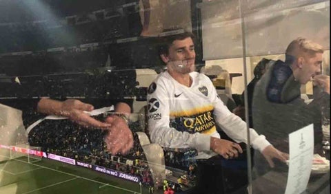 Griezmann con la de Boca Foto: Olé