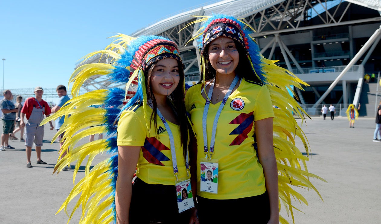 Hinchas de Colombia animar antes del partido frente a Senegal 