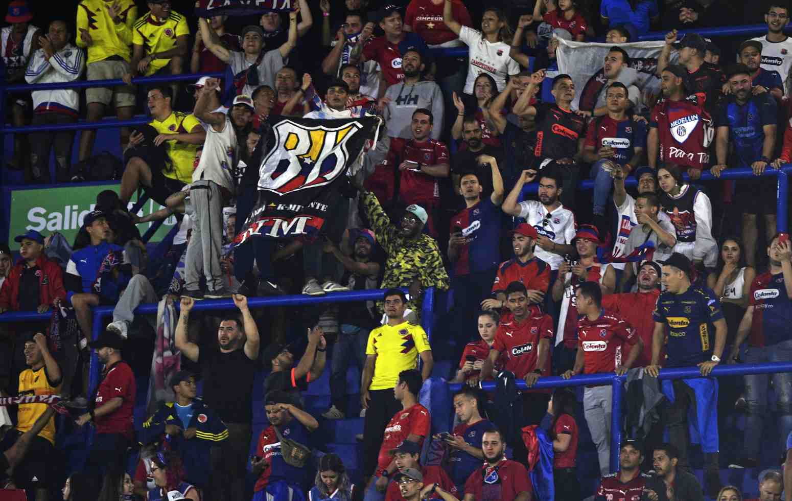 Los hinchas del Medellín, resignados ante la derrota del Medellín frente a Junior