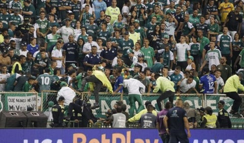 Hinchas del Deportivo Cali en el clásico vs América