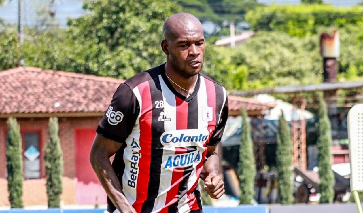 Víctor Ibarbo entrenando con América