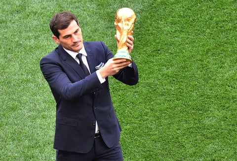 Iker Casillas levantando la Copa del Mundo en Rusia