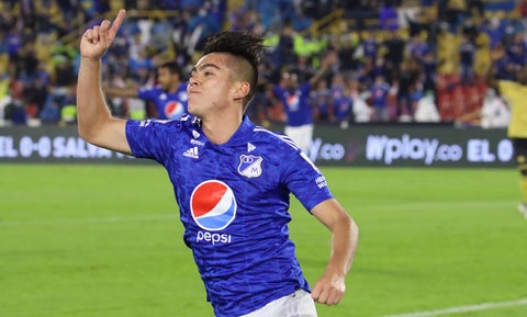 Daniel Ruiz celebrando un gol con Millonarios ante Águilas Doradas