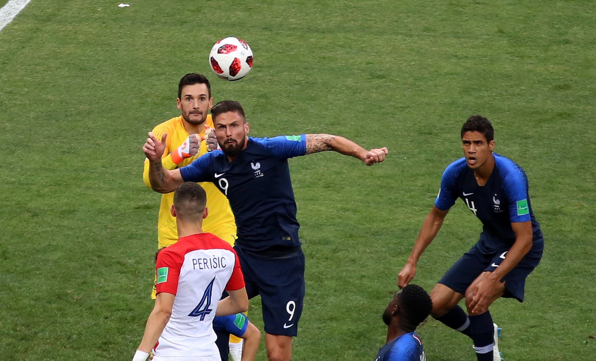 Olivier Giroud tuvo una labor más defensiva que ofensiva