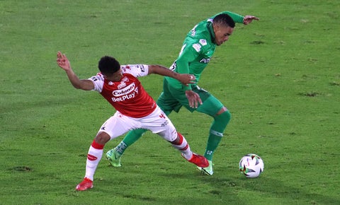 HINCHAS DE SANTA FE EN EL ESTADIO EL CAMPIN