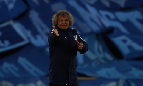 Alberto Gamero en partido de Millonarios