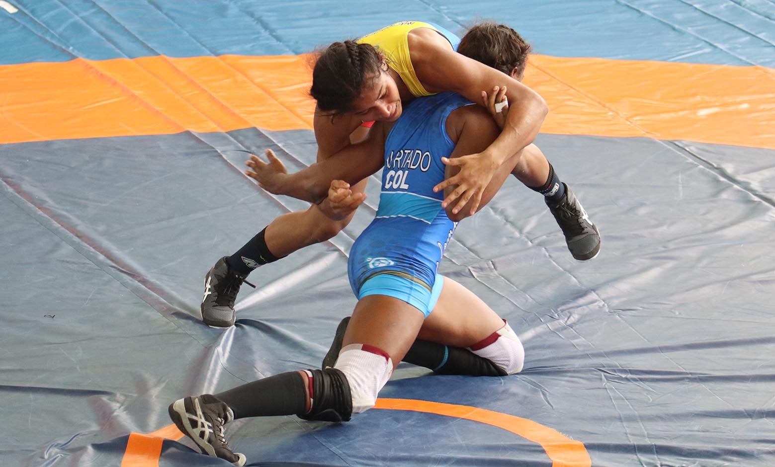 Caddie de golf en el Country Club de Bogotá