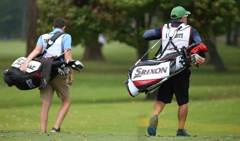 Caddie de golf en el Country Club de Bogotá