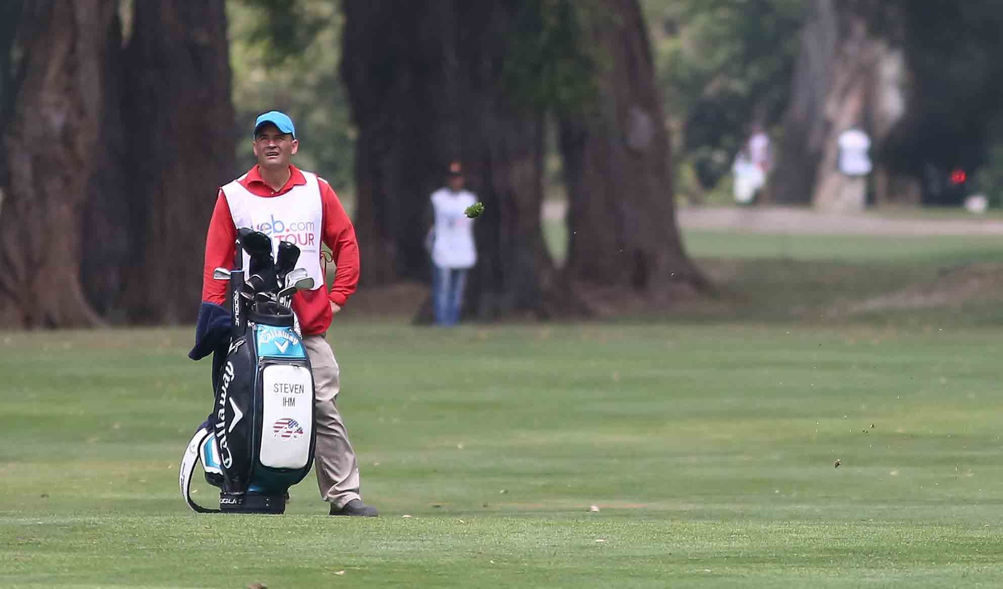 Caddie de golf en el Country Club de Bogotá