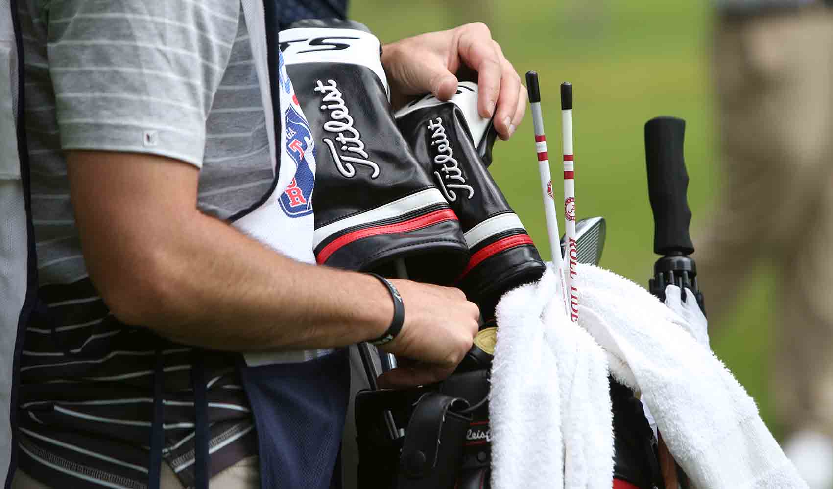 Caddie de golf en el Country Club de Bogotá