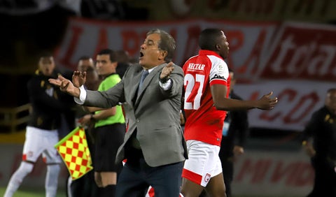 Jorge Luis Pinto enojado en el clásico ante Santa Fe