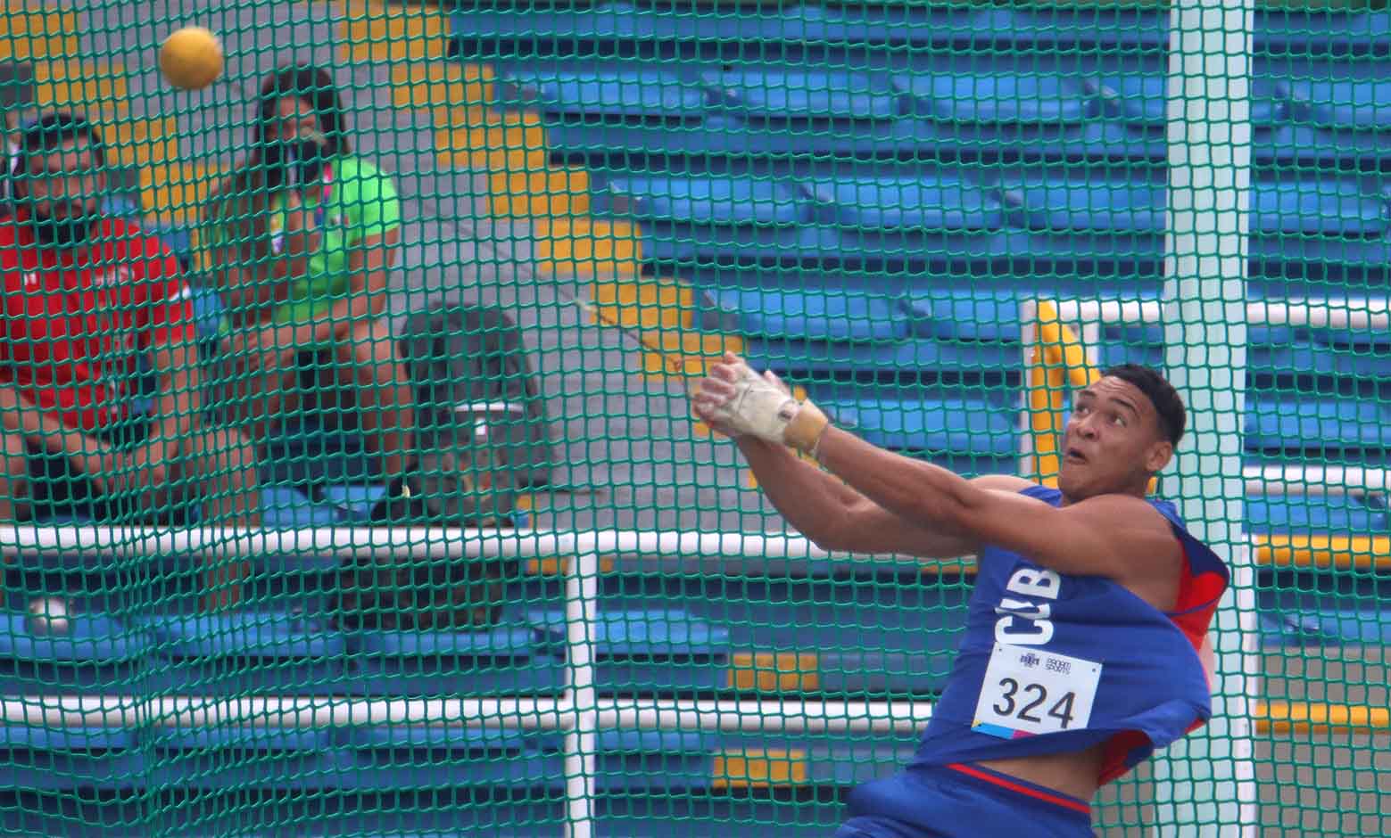 Atletismo jueves 2 diciembre salto con garrocha y lanzamiento martillo