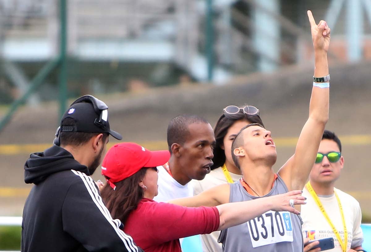 Alegría al competir y triunfar en las Olimpiadas Especiales Fides Compensar