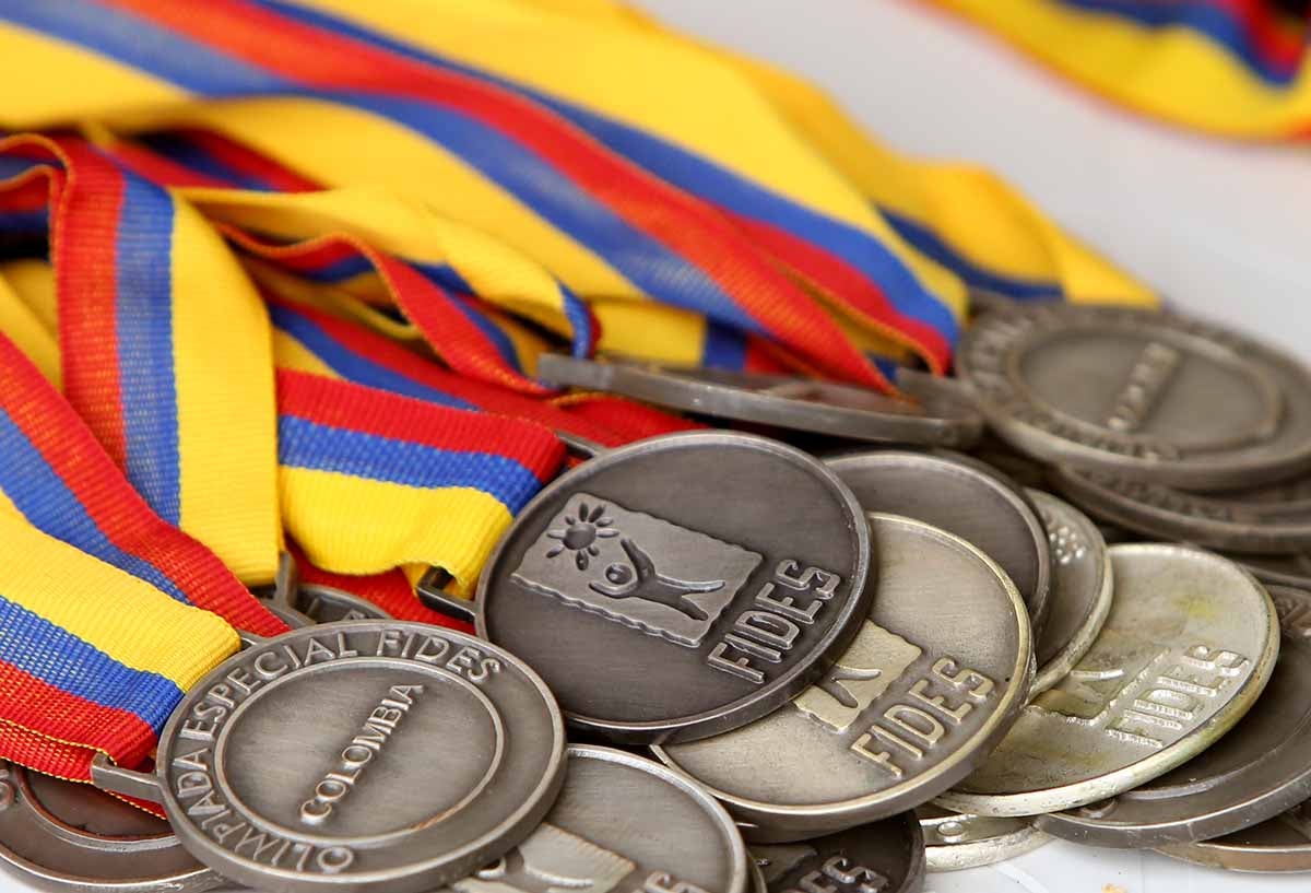 Medallas que se entregan en las Olimpiadas Fides Compensar