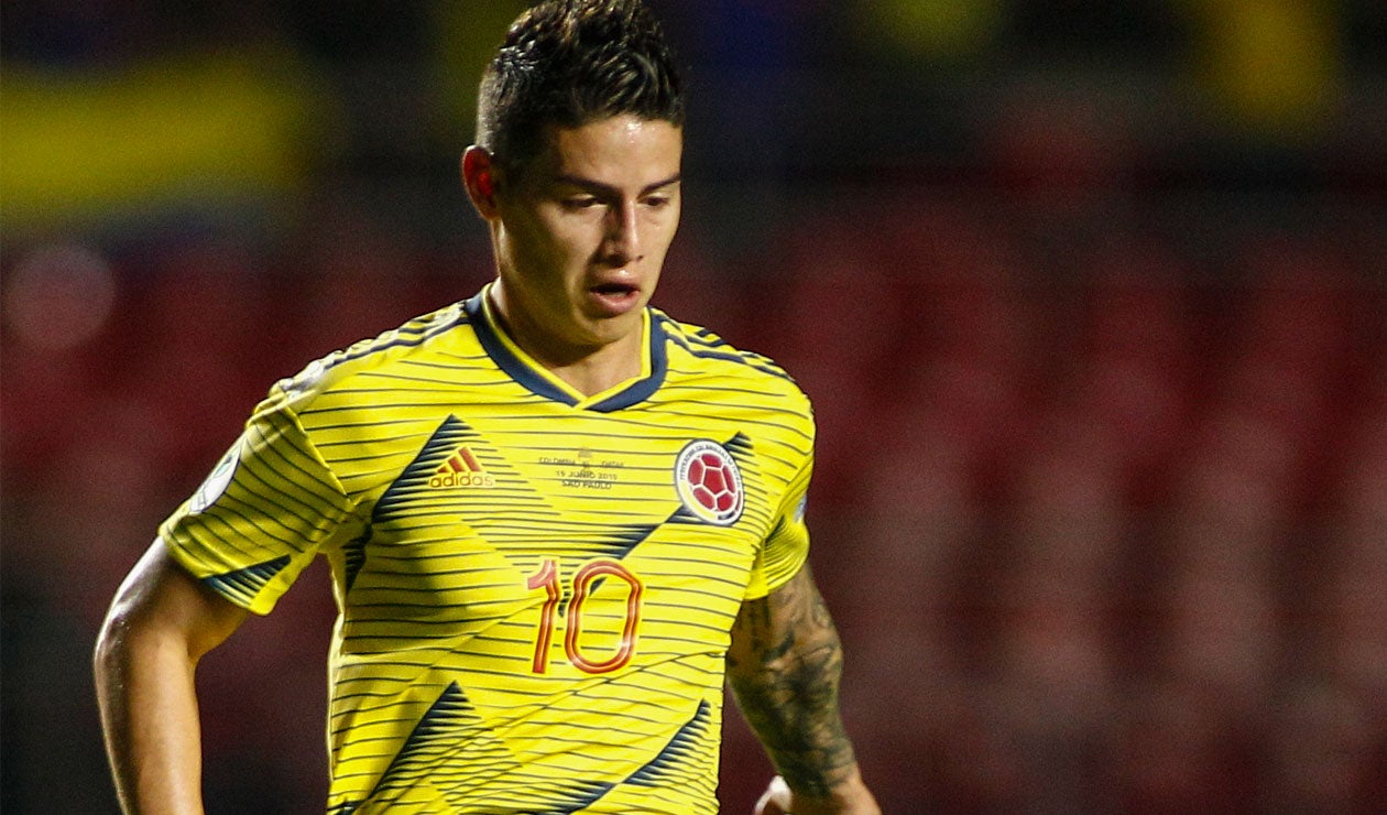 James Rodríguez celebrando el título del Apertura argentino 2009 con Banfield.