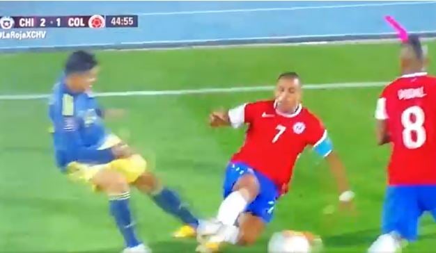 James Rodríguez y la falta ante Chile