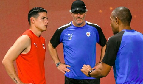 Laurent Blanc, técnico del Al-Rayyan, y James Rodríguez