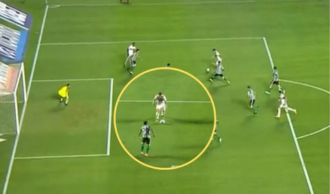 Video: James no pega una; le anularon golazo en Brasil por milímetros