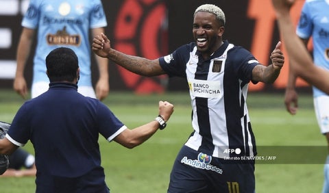 Jefferson Farfán fue internado en una clínica tras sufrir fuerte golpe en la cabeza