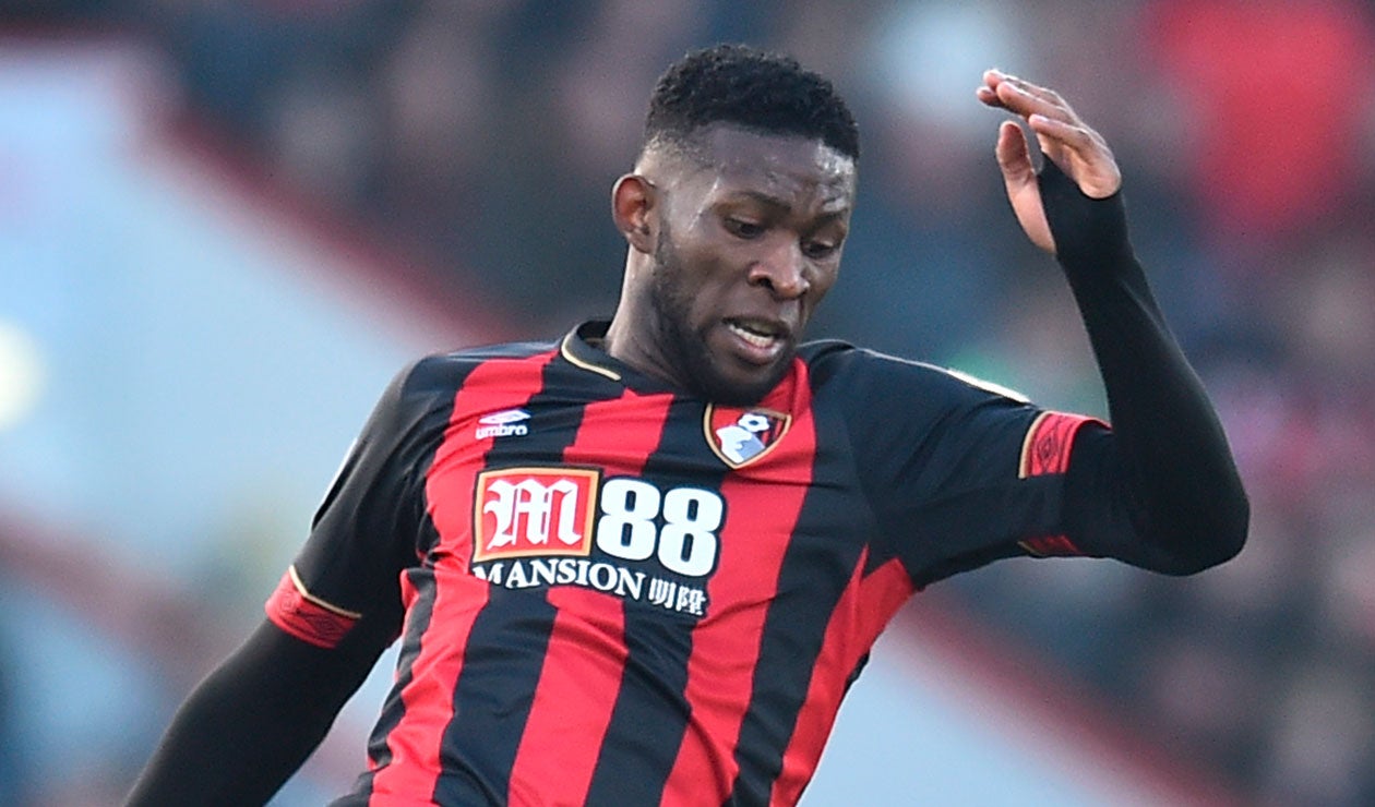 Jéfferson Lerma jugando un partido de Premier League con el Bournemouth