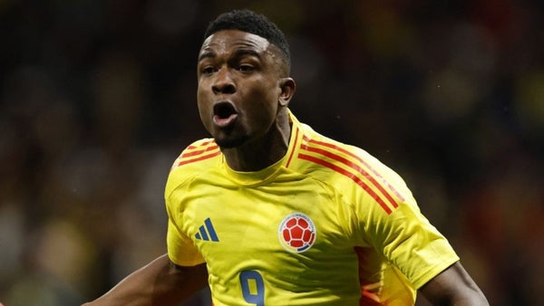 Jhon Córdoba analiza a los rivales del Mundial mientras espera la convocatoria de Colombia
