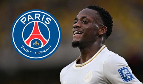 Jhon Durán con el logo del Paris Saint Germain