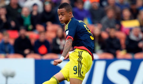 Joao Rodríguez disputando un partido con la Selección Colombia