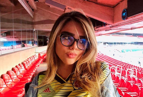 Juana Valentina con la camiseta de la Selección Colombia