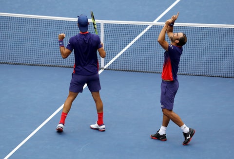 Robert Farah y Juan Sebastián Cabal, en acción ante el argentino Horacio Zeballos y el español Marcel Granollers, durante la final del US Open, en la ciudad de Nueva York