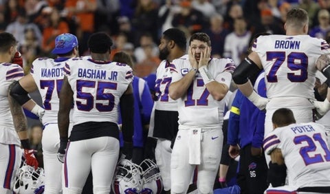 Jugador de la NFL se desploma en partido