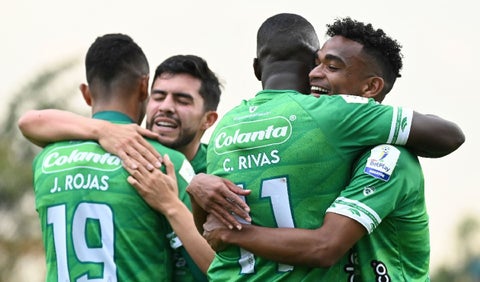 Jugadores de Equidad en el partido de ida ante Bucaramanga.