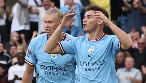 Julian Alvarez y Erling Haaland en el Manchester City