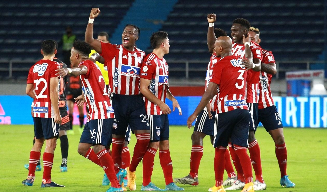 Junior confirmó su clasificación a los cuadrangulares.