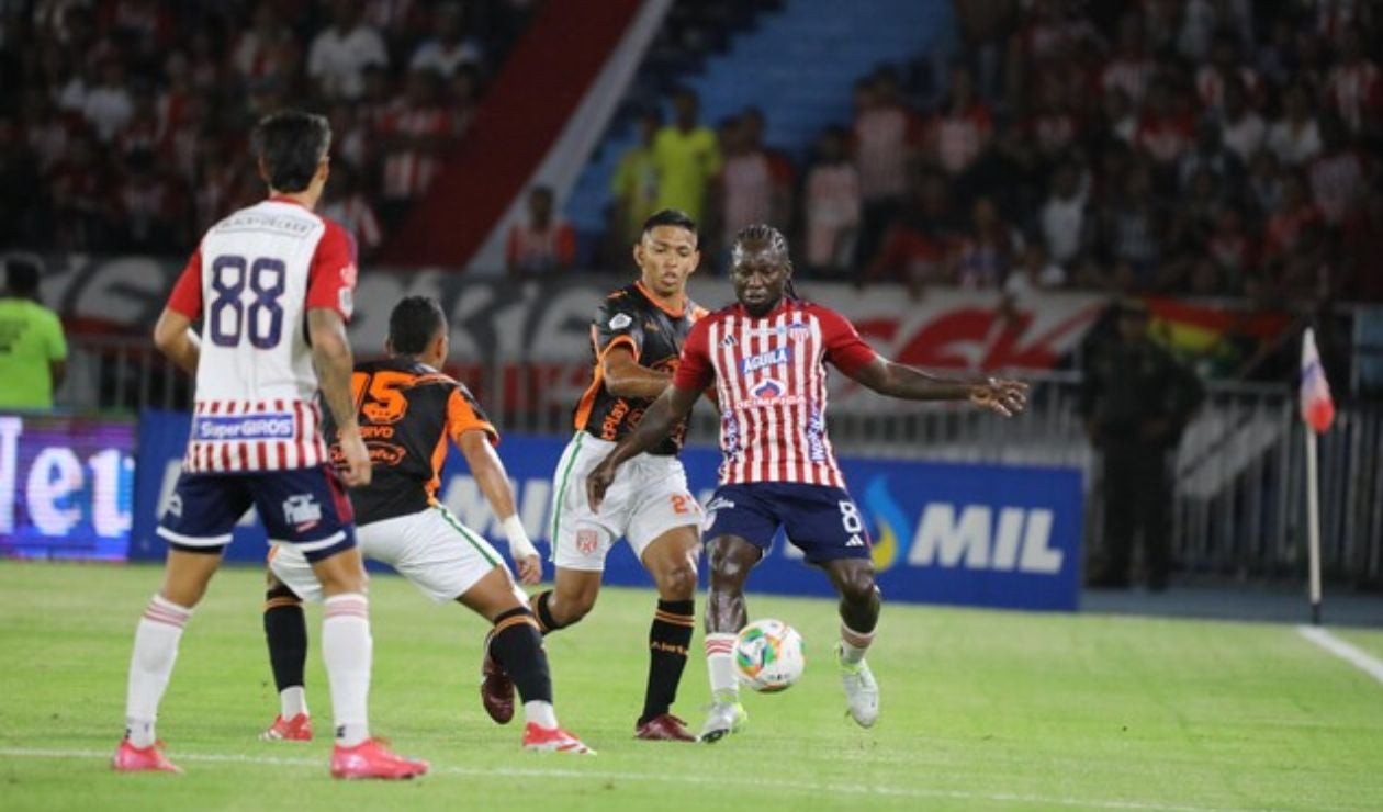 Teófilo no salvó a Junior ante Envigado: derrota local en Barranquilla