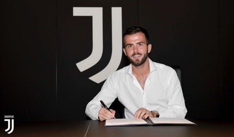 Miralem Pjanic renovó con la Juventus hasta 2023