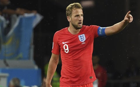 Harry Kane salvó a su selección en el debut